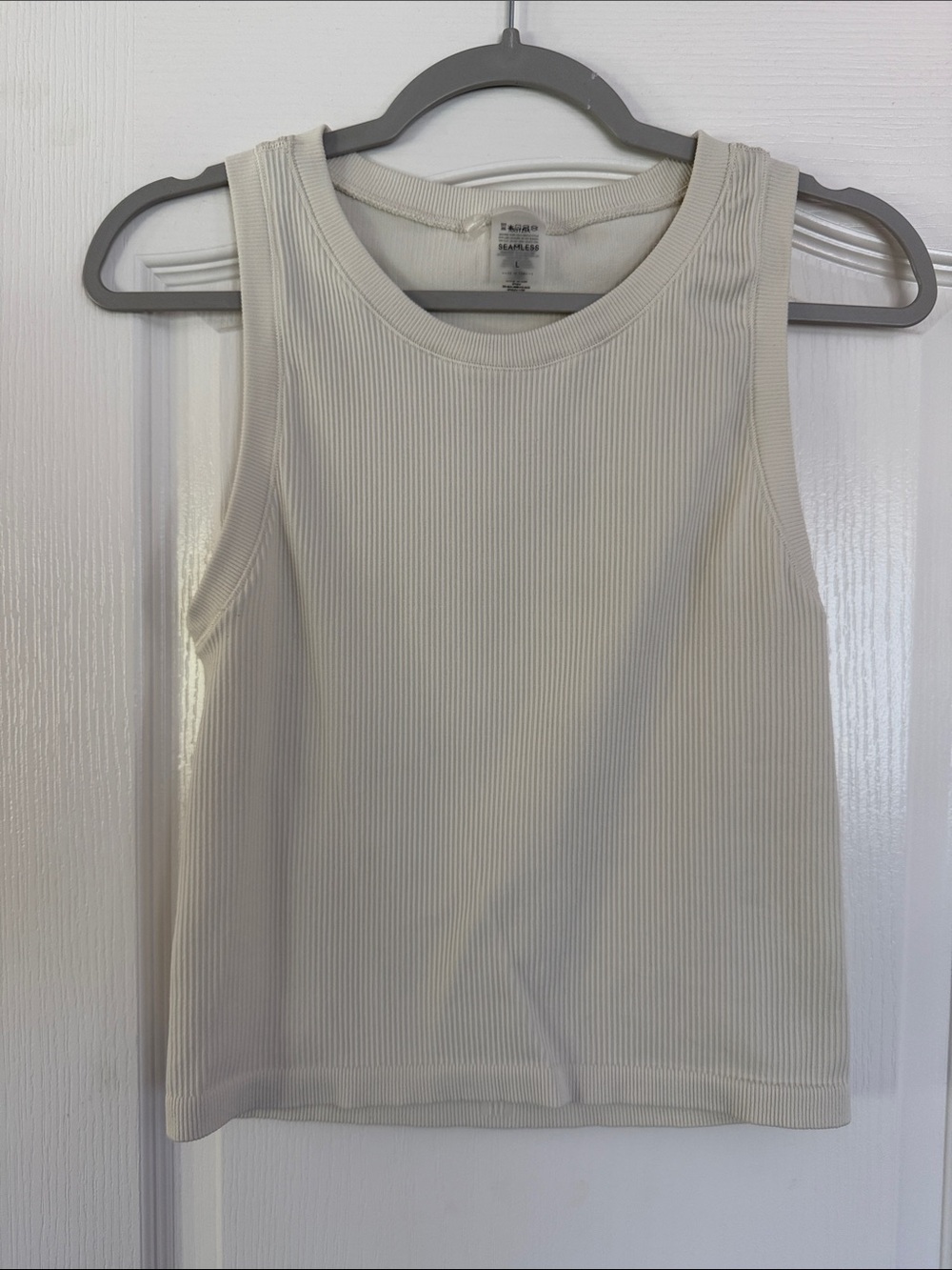 Aritzia Ribbed Cream Tank - Scoop Neck Sleeveless